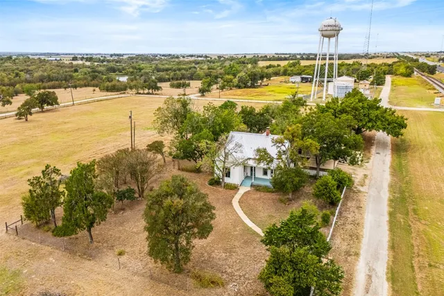$980,000 | 105 Davis Drive, Thorndale, TX 76577
