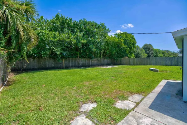 $2,200 | 2206 Elizabeth Avenue, Fort Pierce, FL 34982