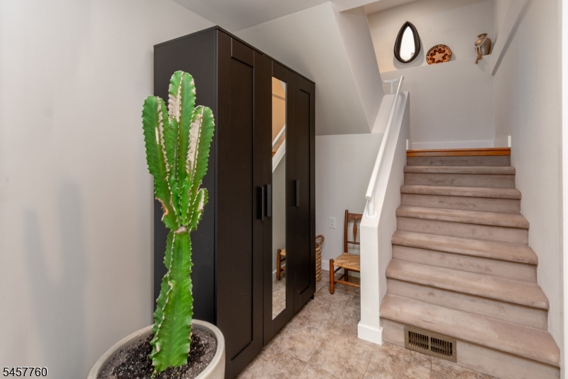 102 Lindbergh Road Hopewell, NJ 08525 - Photo 12 of 49 Gallery Image 12