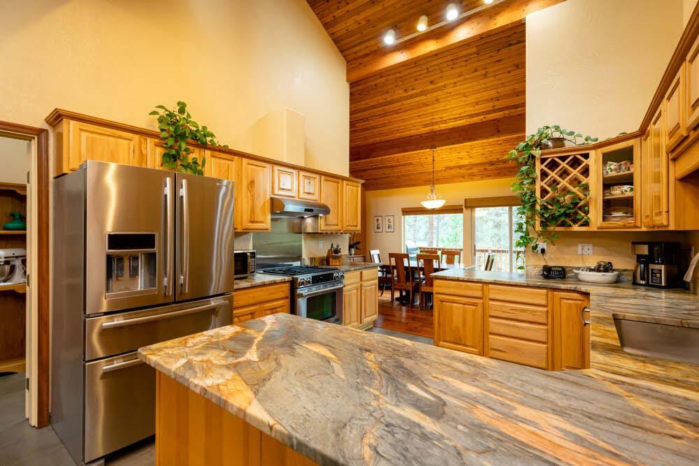 11334 Merganser Road Klamath Falls, OR 97601 - Photo 3 of 51 03
