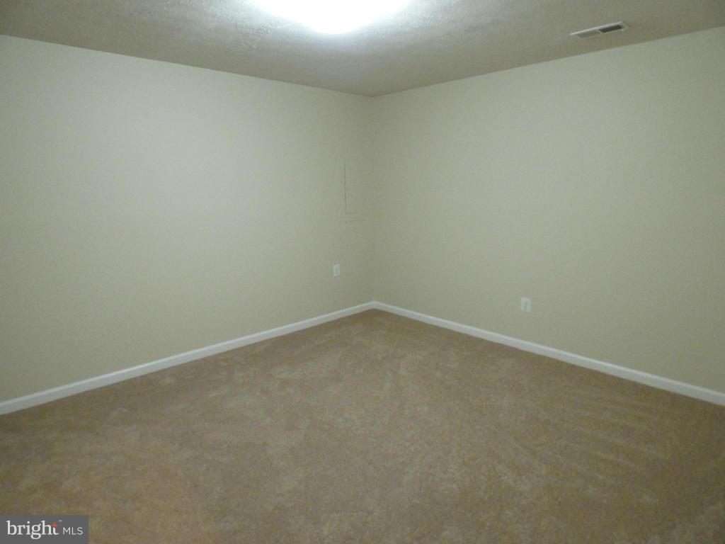 9705 Langley Road Baltimore, MD 21220 - Photo 17 of 26 a room that has a window in it