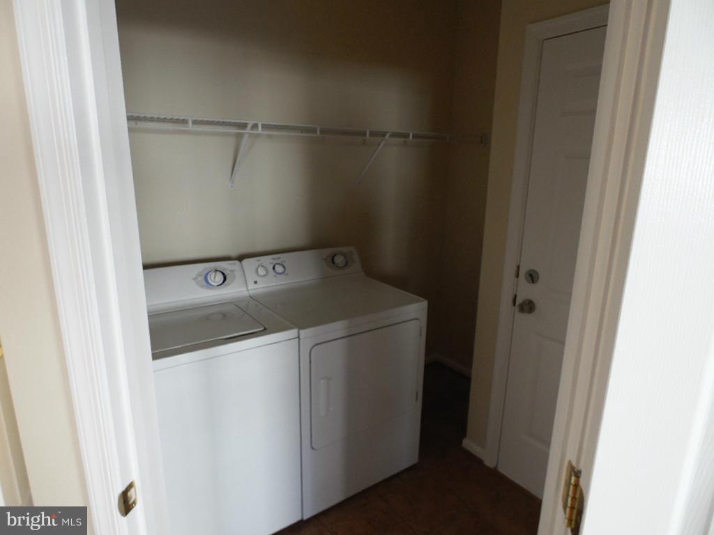 9705 Langley Road Baltimore, MD 21220 - Photo 7 of 26 a utility room with dryer and washer