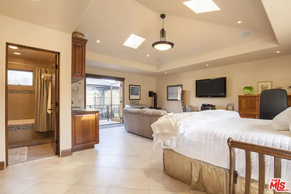a bed room with bed and mirror