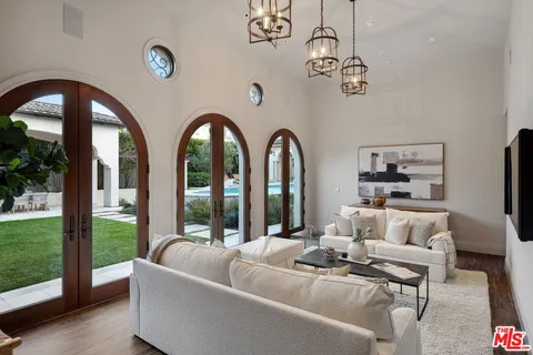 $6,795,000 | 6882 Arizona Avenue, Los Angeles, CA 90045