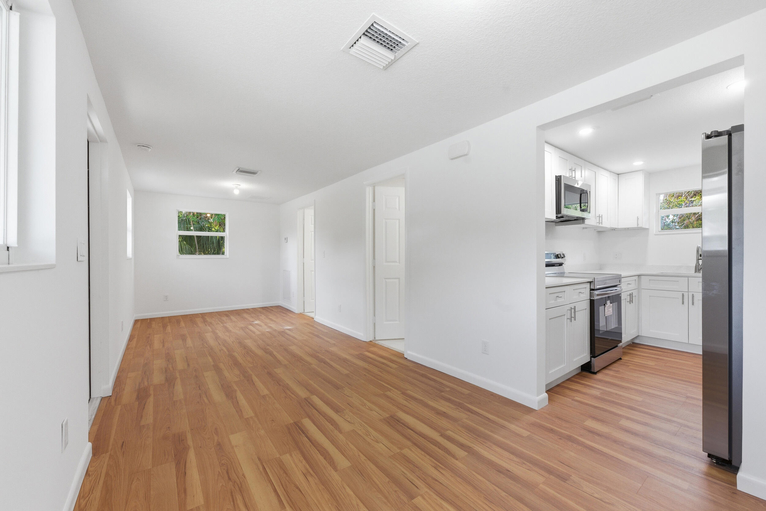 1503 Northeast 6th Street Okeechobee, FL 34972 - Photo 12 of 31 living room