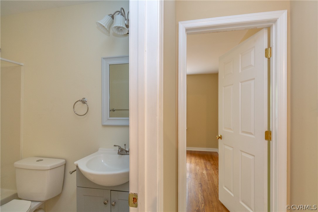 3561 Markey Road Midlothian, VA 23112 - Photo 9 of 48 a bathroom with a toilet
