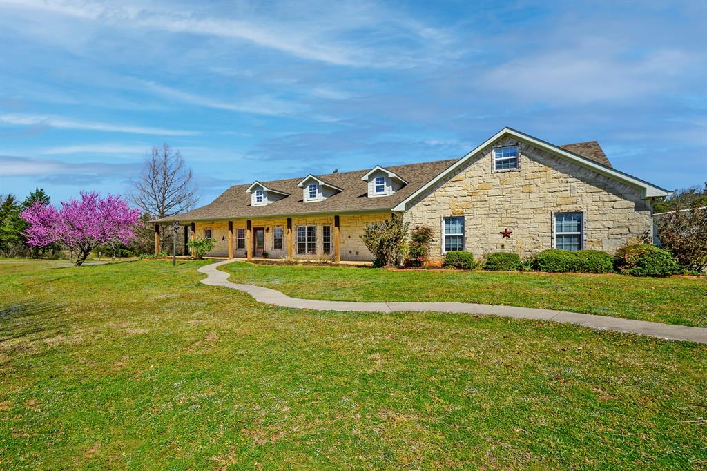 a view of a house with a big yard