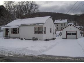 4 Pleasant Street Rockingham, VT 05101 - Photo 2 of 3