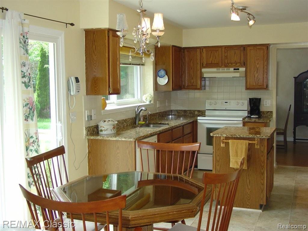 24709 Jamestowne Road Novi, MI 48375 - Photo 4 of 15 Granite Kitchen