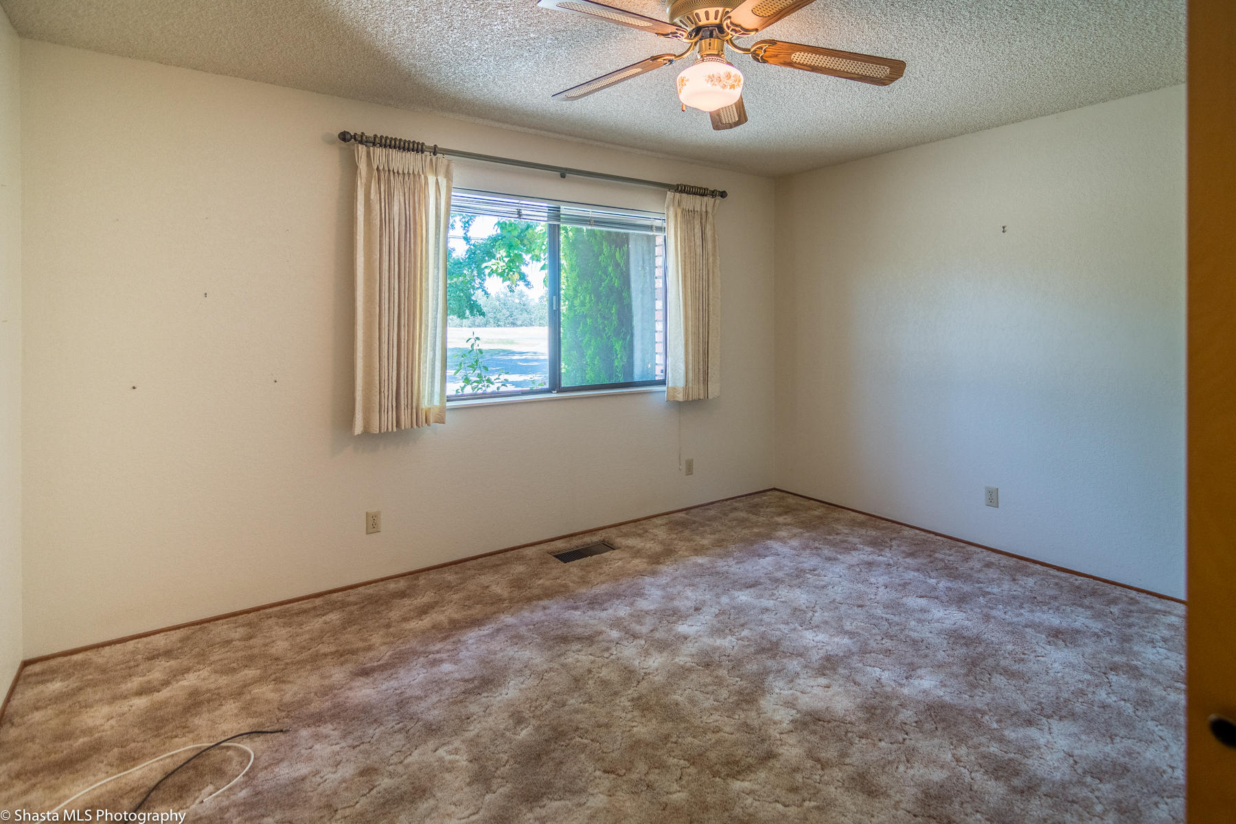 9229 Stillwater Road Redding, CA 96002 - Photo 14 of 27 Bedroom #1
