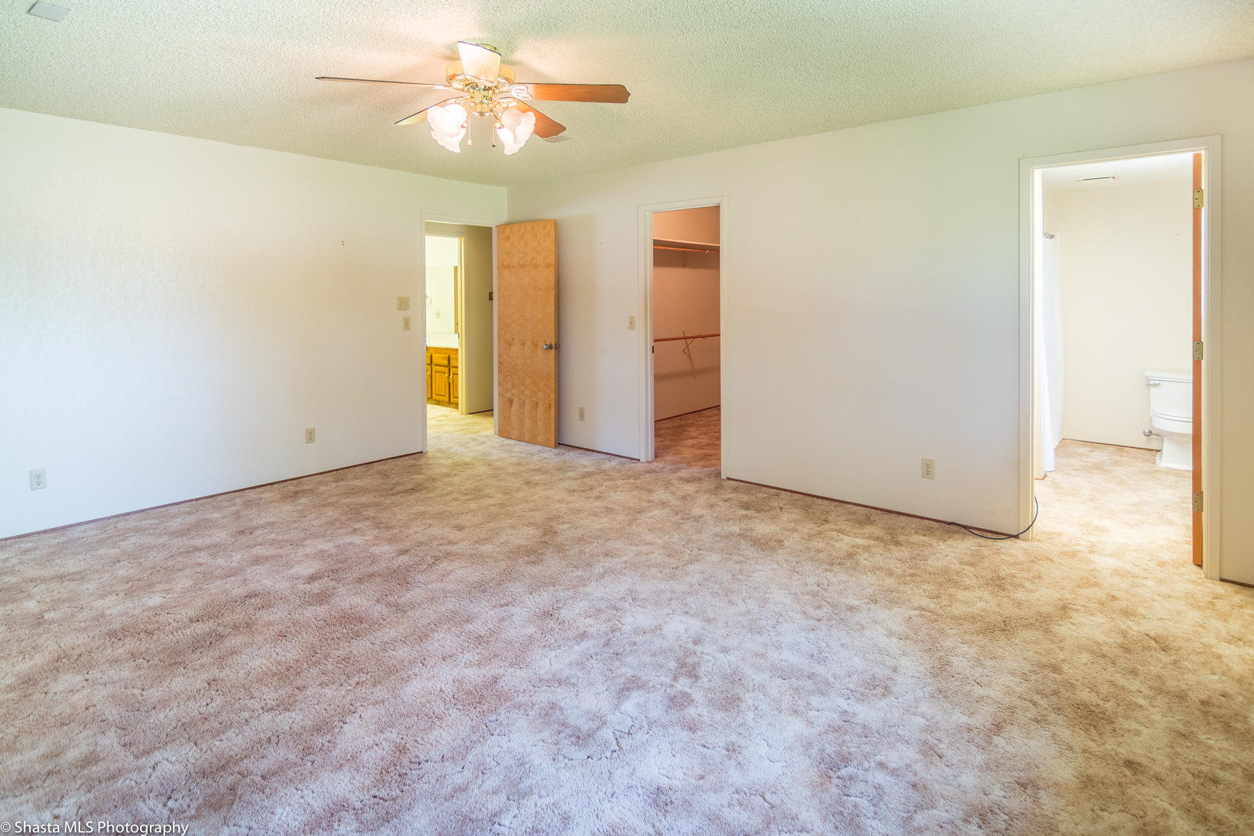 9229 Stillwater Road Redding, CA 96002 - Photo 19 of 27 Master Bedroom