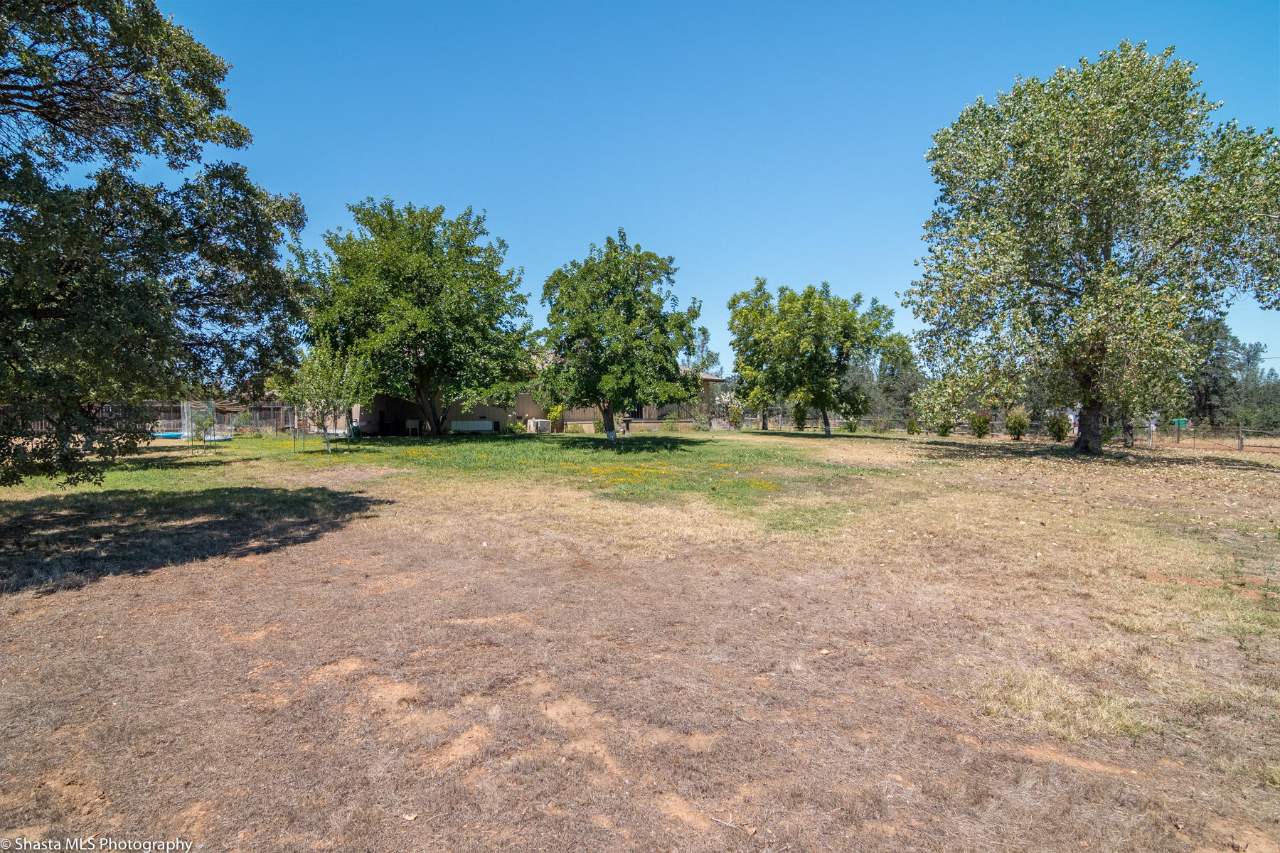 9229 Stillwater Road Redding, CA 96002 - Photo 22 of 27 Lots of space
