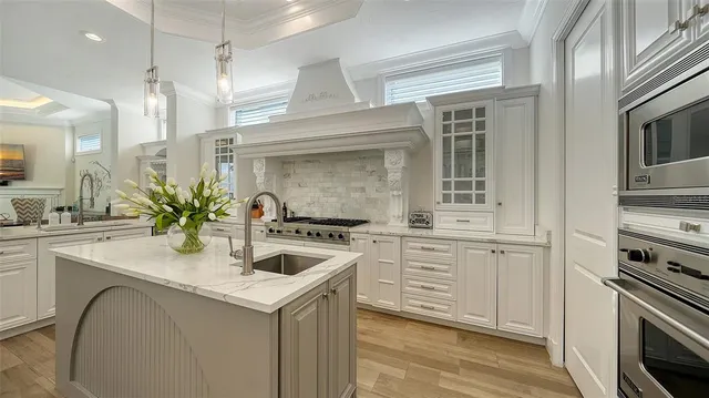 $9,000,000 | 1418 John Ringling Parkway, Sarasota, FL 34236