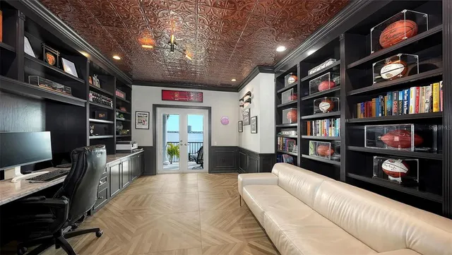 $9,000,000 | 1418 John Ringling Parkway, Sarasota, FL 34236