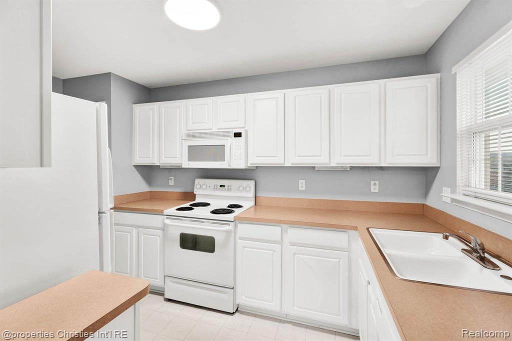 1858 Flagstone Circle, Unit 49 Rochester, MI 48307 - Photo 10 of 22