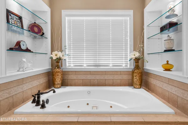 $1,099,900 | 228 Spring Water Lane, Knoxville, TN 37934