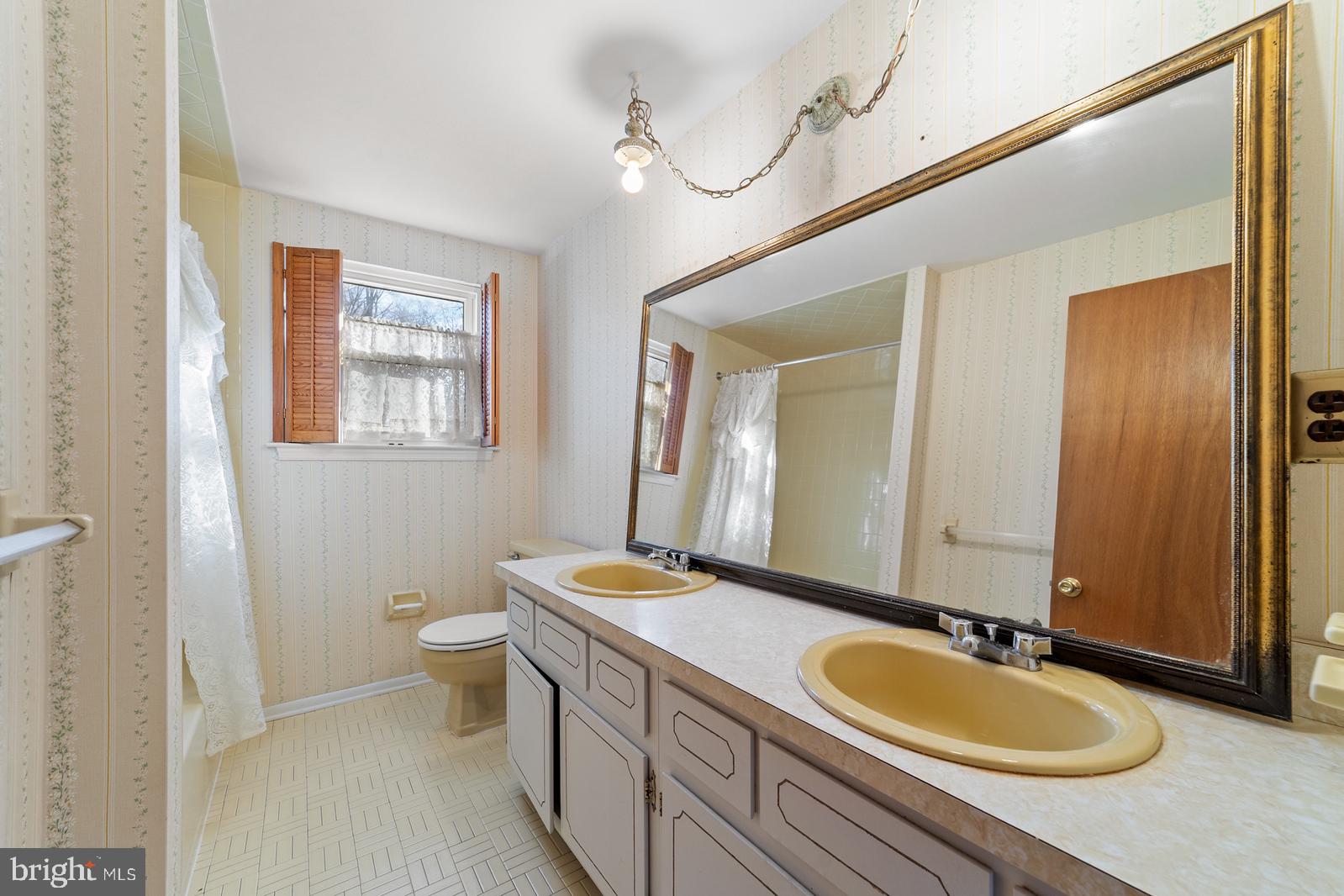 824 Upton Way Somerdale, NJ 08083 - Photo 22 of 28 Second Full Bath
