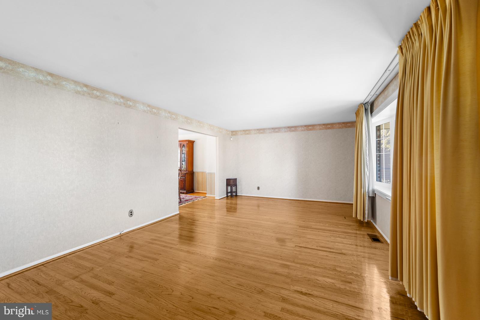 824 Upton Way Somerdale, NJ 08083 - Photo 6 of 28 Living Room