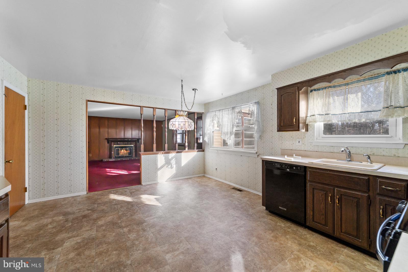 824 Upton Way Somerdale, NJ 08083 - Photo 8 of 28 Kitchen