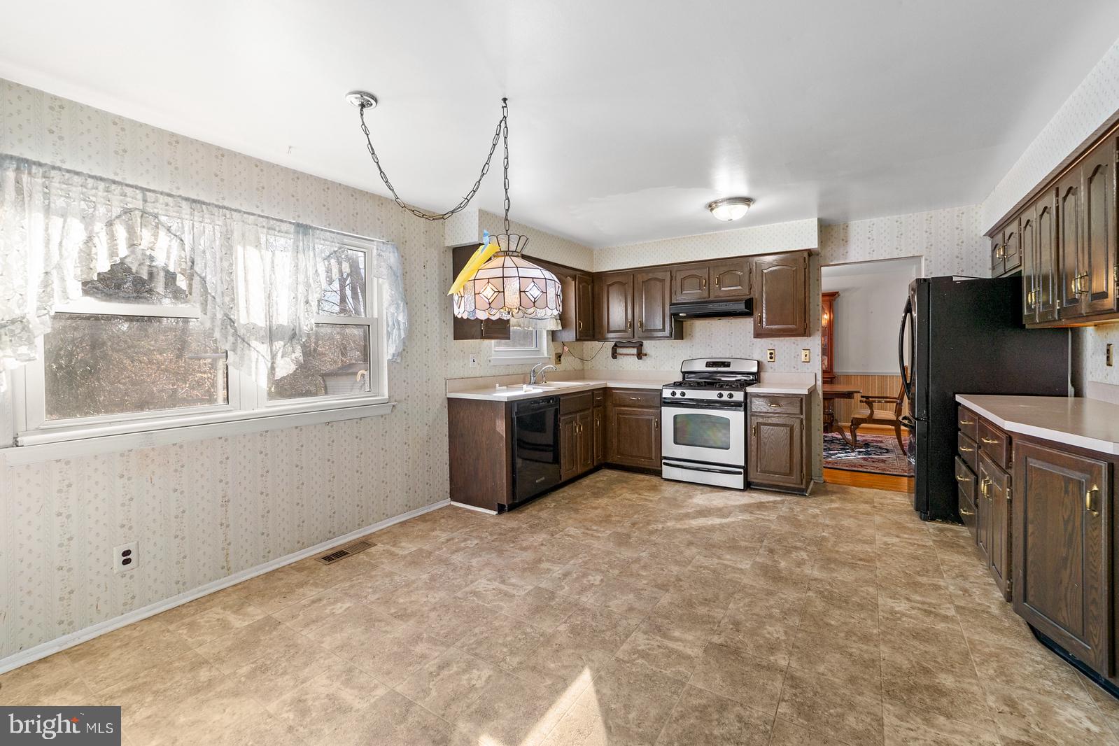 824 Upton Way Somerdale, NJ 08083 - Photo 10 of 28 Kitchen