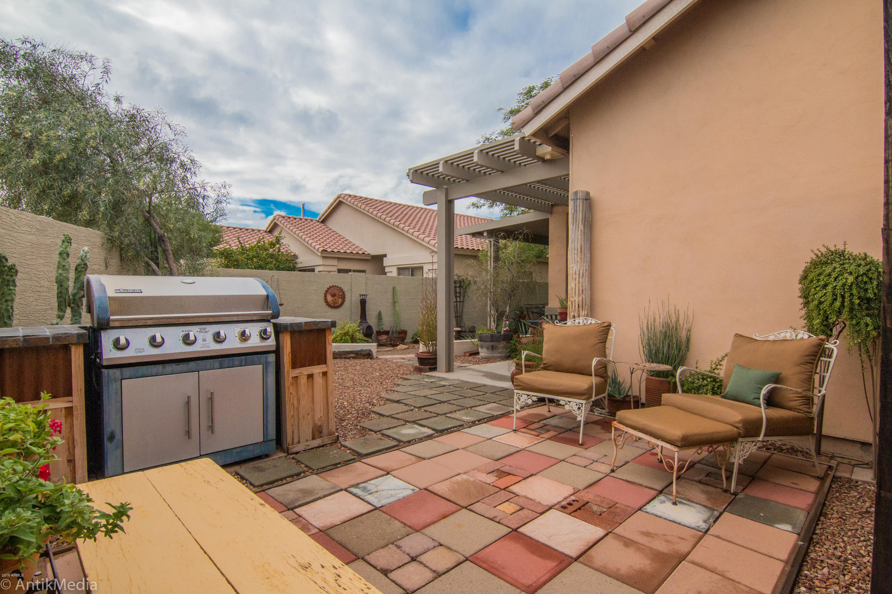 923 East Redfield Road Phoenix, AZ 85022 - Photo 38 of 42 a view of a patio with table and chairs and potted plants