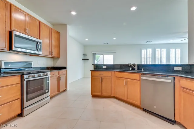 $2,600 | 149 Sand Lake Street, Henderson, NV 89074