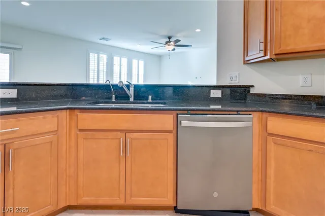 $2,600 | 149 Sand Lake Street, Henderson, NV 89074