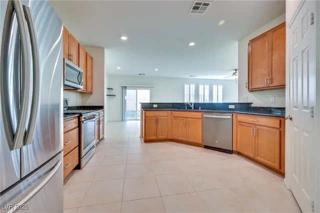 $2,600 | 149 Sand Lake Street, Henderson, NV 89074