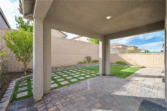 $2,600 | 149 Sand Lake Street, Henderson, NV 89074