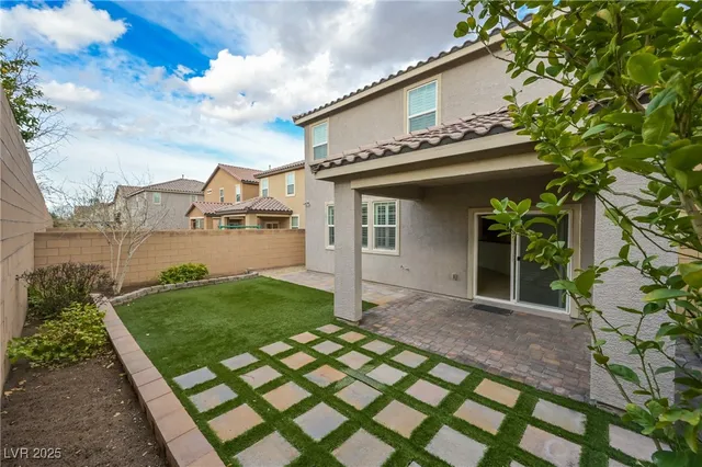 $2,600 | 149 Sand Lake Street, Henderson, NV 89074