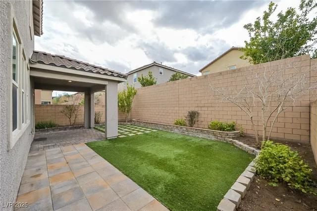 $2,600 | 149 Sand Lake Street, Henderson, NV 89074