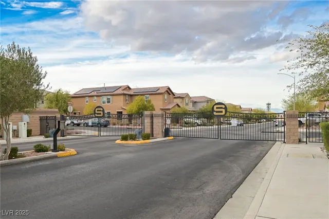 $2,600 | 149 Sand Lake Street, Henderson, NV 89074