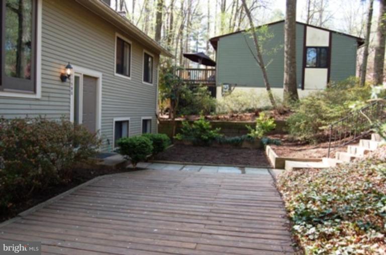 11590 Red Leaf Court Reston, VA 20191 - Photo 2 of 21 Exterior #2