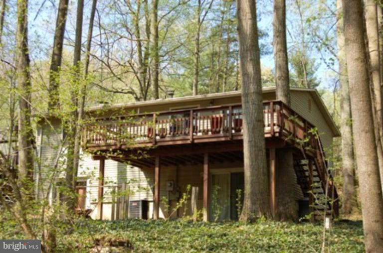 11590 Red Leaf Court Reston, VA 20191 - Photo 17 of 21 Exterior (Rear)