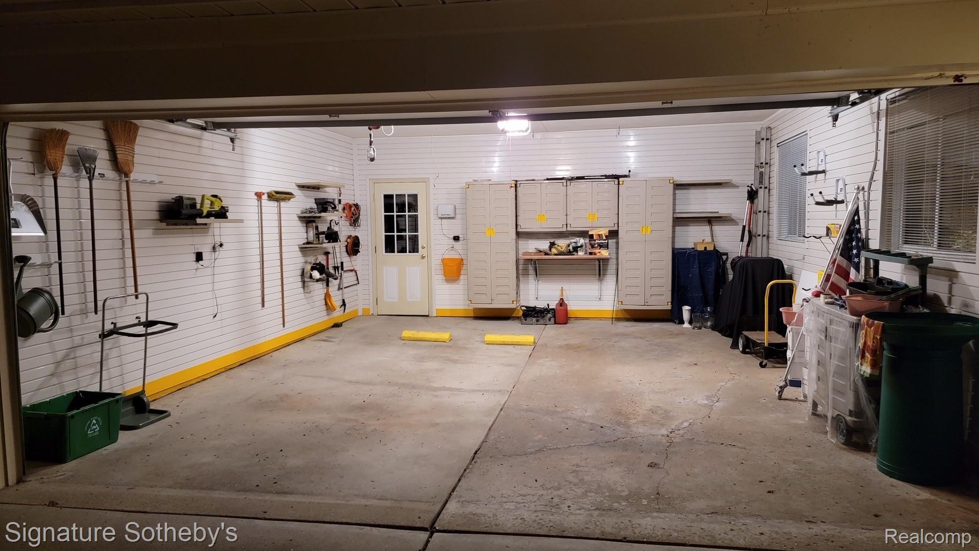 577 Thorntree Road Grosse Pointe, MI 48236 - Photo 7 of 40 20211104_212205.JPG