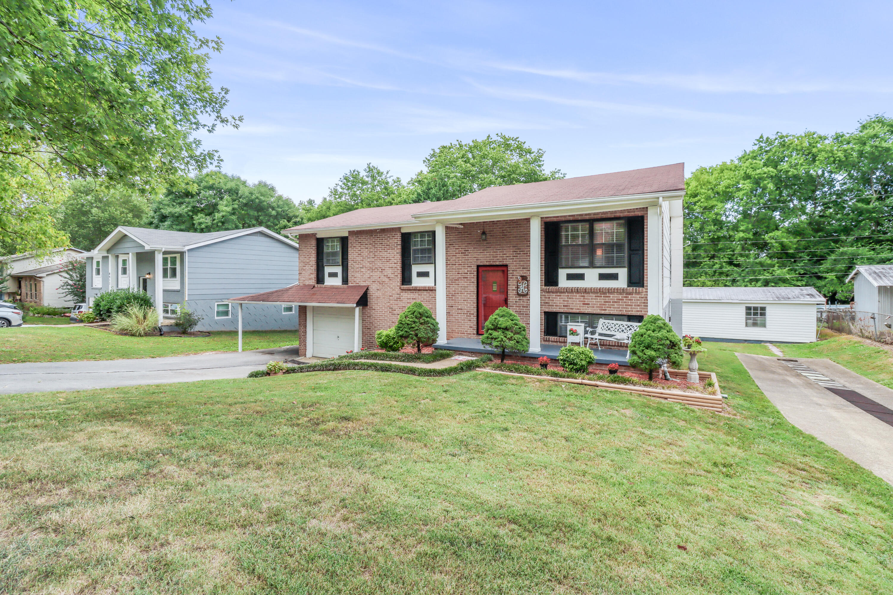 8910 Drake Parkway Road Chattanooga, TN 37416 - Photo 2 of 43 8910 Drake Parkway Rd-3