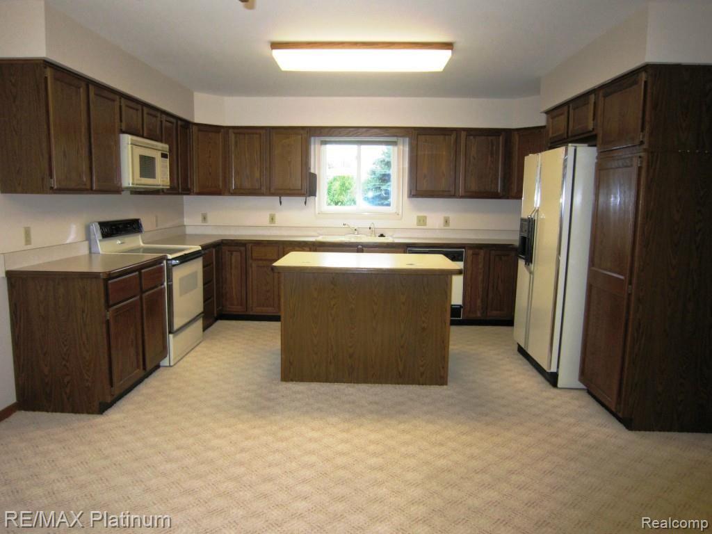 3717 Innisfree Road Howell, MI 48855 - Photo 7 of 27 IMG_4392.jpg