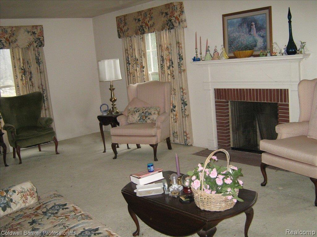 4398 Patrick Road West Bloomfield, MI 48322 - Photo 3 of 6 ANOTHER VIEW OF LR