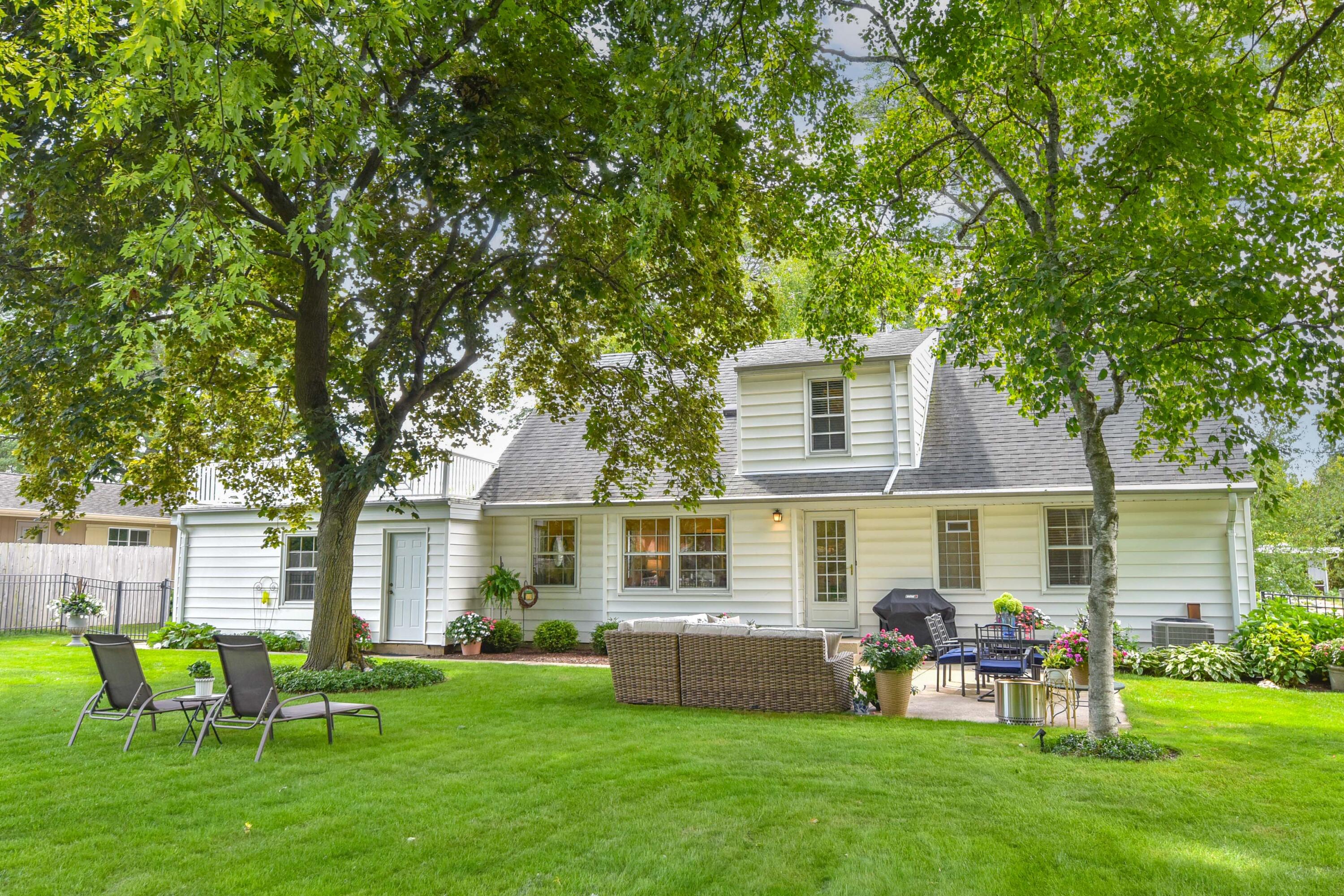 7530 North Fairchild Road Fox Point, WI 53217 - Photo 30 of 31 Great space for entertaining!