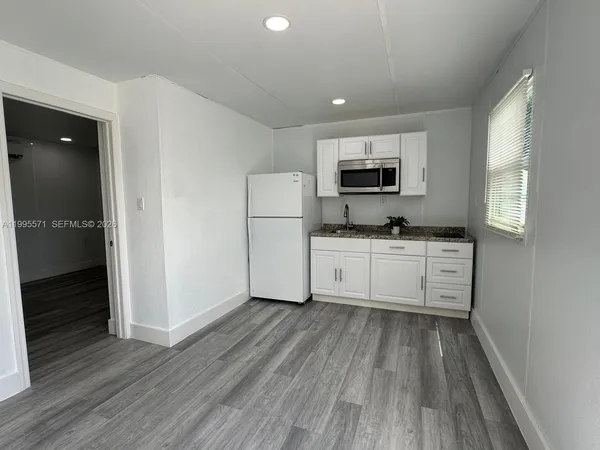 $1,700 | 841 North 69th Avenue, Unit 2, Hollywood, FL 33024