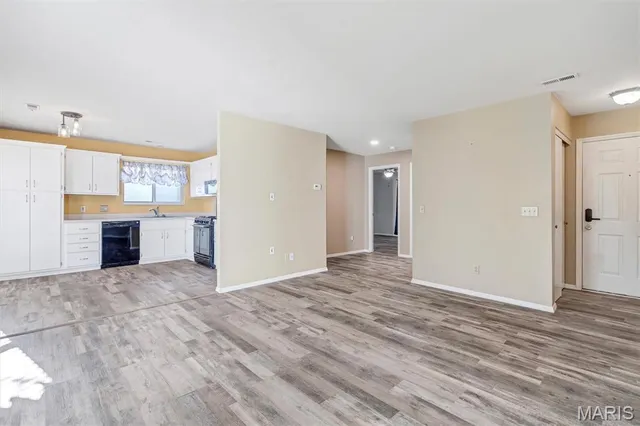 $164,000 | 420 Cambridge Place, Unit 2, St. Peters, MO 63376