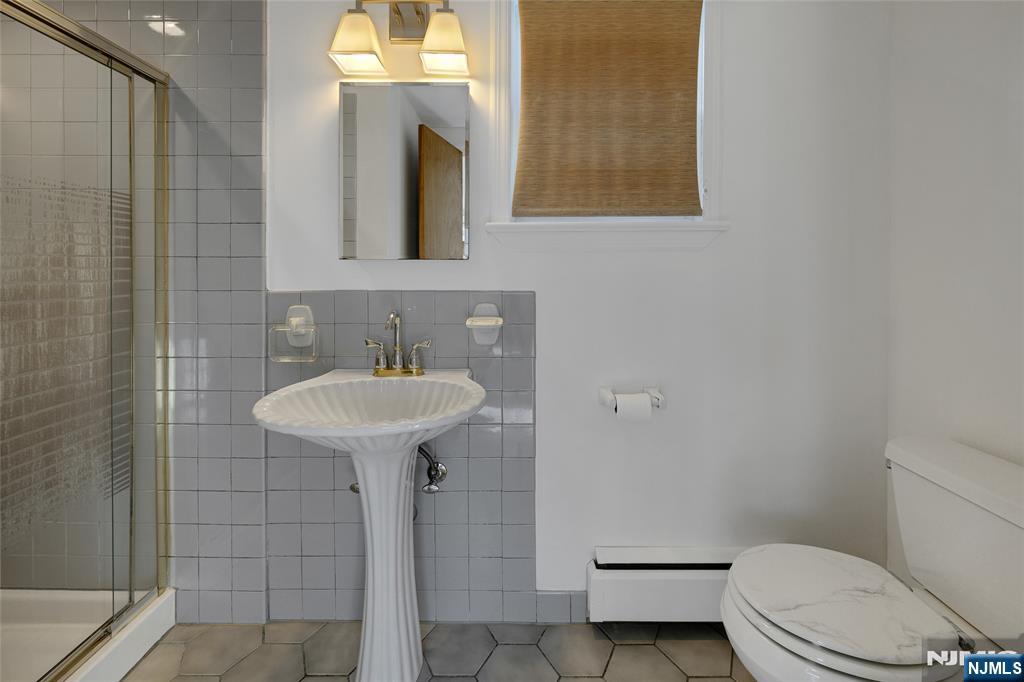 6 Hillside Avenue Cedar Grove, NJ 07009 - Photo 25 of 32