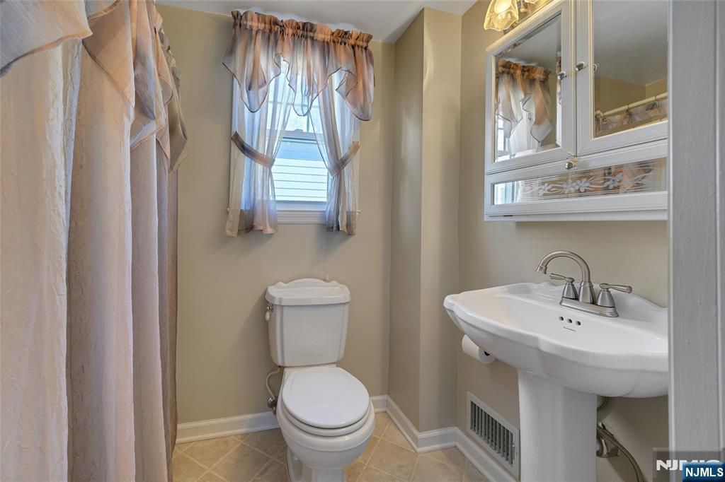 6 Hillside Avenue Cedar Grove, NJ 07009 - Photo 28 of 32