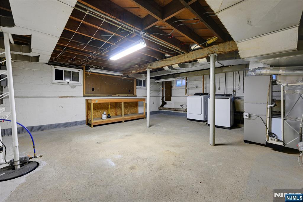 6 Hillside Avenue Cedar Grove, NJ 07009 - Photo 8 of 32