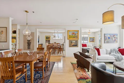 $550,000 | 700 Grand Avenue, Unit 204, St. Paul, MN 55105