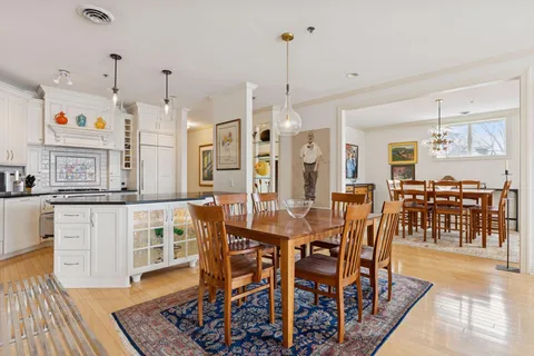 $550,000 | 700 Grand Avenue, Unit 204, St. Paul, MN 55105