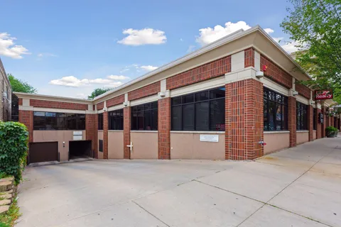 $550,000 | 700 Grand Avenue, Unit 204, St. Paul, MN 55105