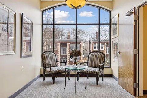 $550,000 | 700 Grand Avenue, Unit 204, St. Paul, MN 55105