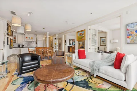 $550,000 | 700 Grand Avenue, Unit 204, St. Paul, MN 55105