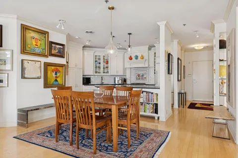 $550,000 | 700 Grand Avenue, Unit 204, St. Paul, MN 55105